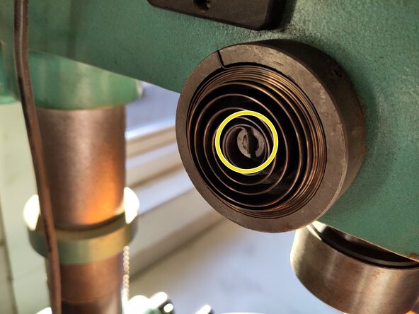 Kinzo 8E116 Spindle Bearing Replacement, insert quill into frame: crwdns2935265:07crwdnd2935265:03crwdnd2935265:03crwdne2935265:0