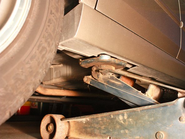 How to Rotate Your Tires: crwdns2935265:08crwdnd2935265:02crwdnd2935265:02crwdne2935265:0