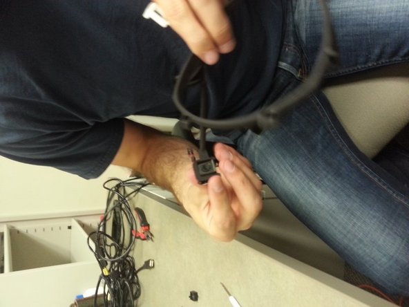 Dis/assembling Eye/Pupil Camera Housing: 步骤 30 中的图像 3，3