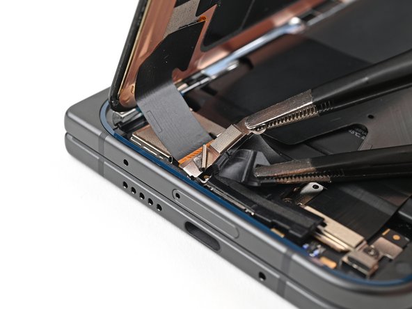 Google Pixel 9 Pro Fold Lower Board Replacement