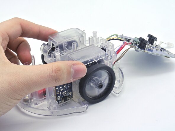 Disassembling the Blue-Bot, Removing the plastic cover: crwdns2935265:07crwdnd2935265:02crwdnd2935265:03crwdne2935265:0