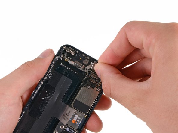 Замена задней части корпуса iPhone 5: crwdns2935265:020crwdnd2935265:01crwdnd2935265:02crwdne2935265:0