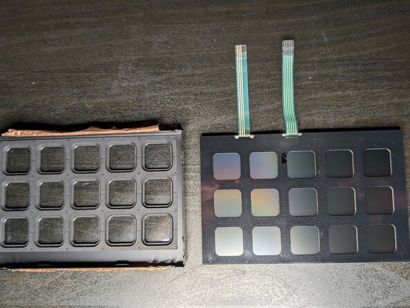 Elgato Stream Deck MK.1 Screen Replacement, Extract the screen: crwdns2935265:06crwdnd2935265:03crwdnd2935265:03crwdne2935265:0