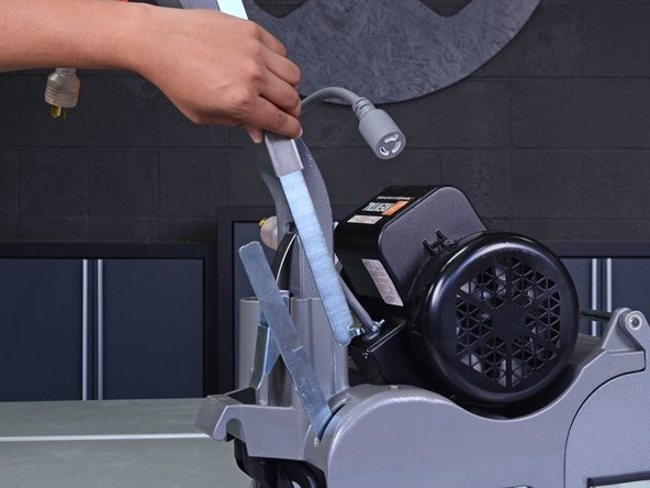 Clarke Floor Sander 07012A 2012 Control Switch Replacement, Disconnect the control link arm: crwdns2935265:04crwdnd2935265:03crwdnd2935265:03crwdne2935265:0