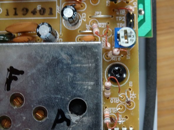 Tivoli One Variable capacitor Repair, Soldering the shields: crwdns2935265:024crwdnd2935265:02crwdnd2935265:02crwdne2935265:0