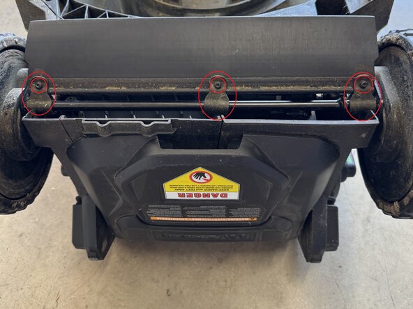 EGO LM2130SP Self-Propelled Unit Replacement, Remove the Rubber Trail Shield: crwdns2935265:05crwdnd2935265:01crwdnd2935265:01crwdne2935265:0