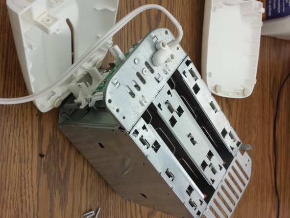 Proctor Silex® 2-Slice Extra Wide Slot Toaster Teardown, Remove housing: crwdns2935265:07crwdnd2935265:02crwdnd2935265:02crwdne2935265:0