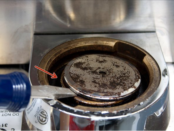 Tune-up A Rancilio Silvia Espresso Machine, Removing Screen and Diffuser: crwdns2935265:04crwdnd2935265:02crwdnd2935265:03crwdne2935265:0