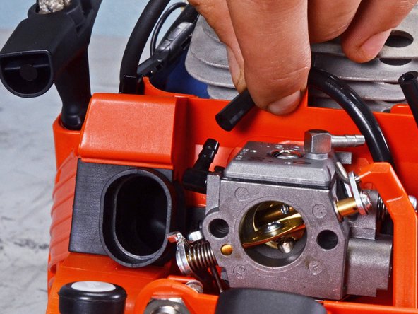 Echo Chain Saw CS590 2019 Carburetor Replacement, Disconnect the carburetor: crwdns2935265:017crwdnd2935265:03crwdnd2935265:03crwdne2935265:0