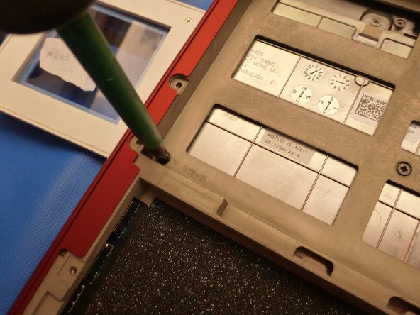 Alienware M11xR3 Disassembly and Cleaning: crwdns2935265:013crwdnd2935265:02crwdnd2935265:02crwdne2935265:0