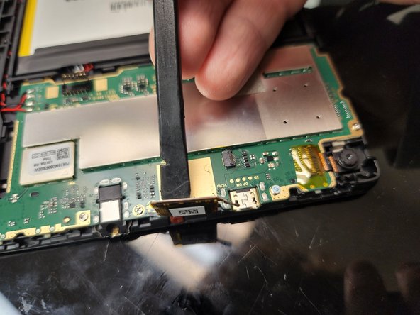 Amazon Fire HD 8 (8th Gen) Digitizer Replacement, Disconnect the Digitizer (2): crwdns2935265:012crwdnd2935265:02crwdnd2935265:02crwdne2935265:0