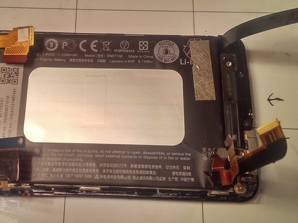 HTC One Display Assembly Replacement, Battery Reassembly: crwdns2935265:022crwdnd2935265:02crwdnd2935265:02crwdne2935265:0