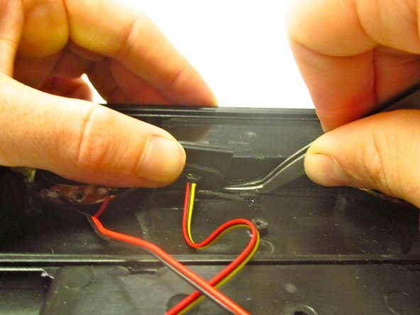 iHip Fold-up Portable Speaker iPod/iPhone Input Replacement, Taking out the iPod/iPhone input: crwdns2935265:05crwdnd2935265:02crwdnd2935265:02crwdne2935265:0