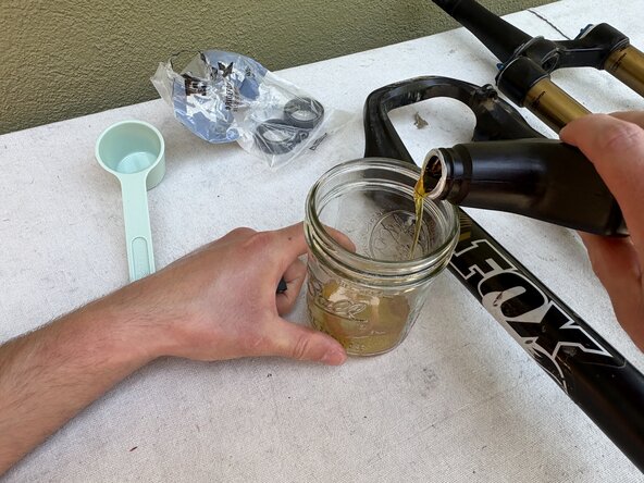 Fox32 Mountain Bike Front Air Suspension Fork Seal and Oil Replacement: étape 35, image 2 de 3