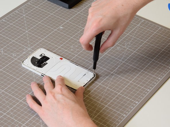 Nothing Phone (2a) Battery Replacement, Replace x1 Phillips 00 Screw: crwdns2935265:029crwdnd2935265:02crwdnd2935265:02crwdne2935265:0