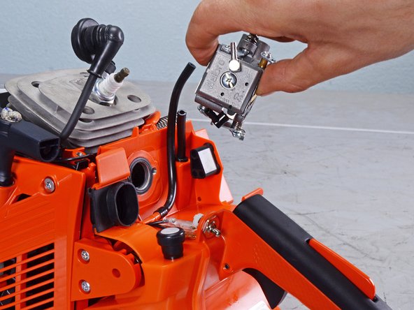 Echo Chain Saw CS590 2019 Carburetor Replacement, Remove the carburetor: crwdns2935265:019crwdnd2935265:03crwdnd2935265:03crwdne2935265:0