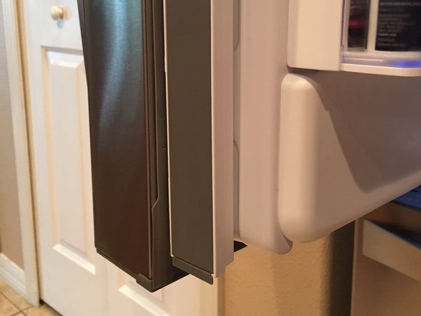 Replacing Spring in Refrigerator Door: crwdns2935265:07crwdnd2935265:03crwdnd2935265:03crwdne2935265:0