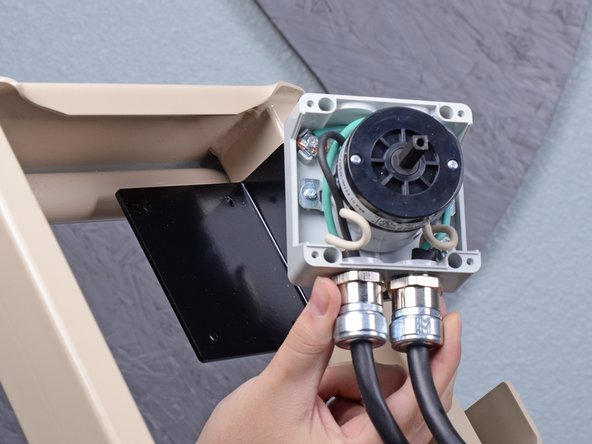 EDCO Disk Grinder 50200-HD On/Off Switch Replacement: crwdns2935265:013crwdnd2935265:02crwdnd2935265:02crwdne2935265:0