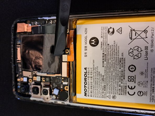 Motorola Moto G Power (2020)/G8 Power Display Replacement, Disconnect the battery: crwdns2935265:07crwdnd2935265:01crwdnd2935265:02crwdne2935265:0