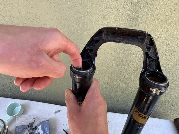 Fox32 Mountain Bike Front Air Suspension Fork Seal and Oil Replacement: étape 38, image 2 de 3
