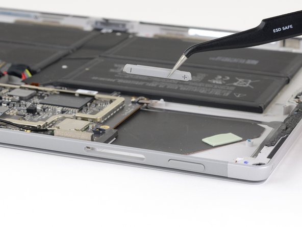 Microsoft Surface Pro 7 Volume and Power Button Cover Replacement, Remove the speaker buttons: passo 35, immagine 2 di 3