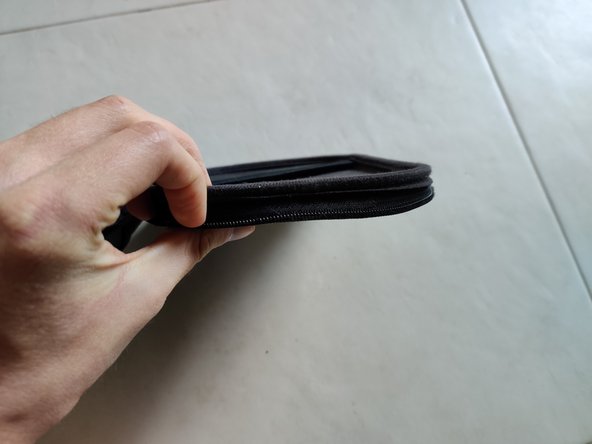 Bose QuietComfort 35 Case Zipper Replacement, Exposing the seam: crwdns2935265:04crwdnd2935265:02crwdnd2935265:02crwdne2935265:0