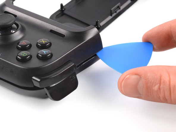 How to Open the Razer Kishi, Release the top edge clips: crwdns2935265:04crwdnd2935265:02crwdnd2935265:02crwdne2935265:0