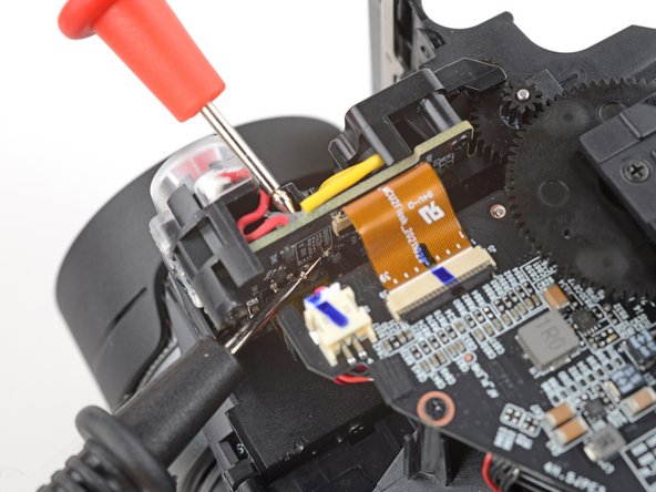 How to Discharge the Capacitor in your Polaroid I-2, Apply the leads: crwdns2935265:03crwdnd2935265:03crwdnd2935265:03crwdne2935265:0