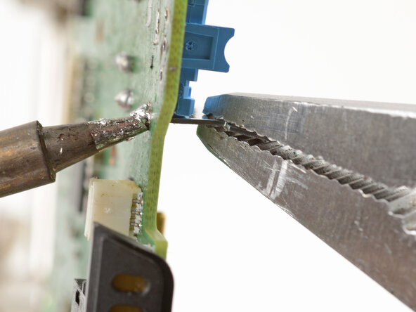 DualSense Controller v2 Joystick Replacement, Desolder the cut pins: crwdns2935265:045crwdnd2935265:02crwdnd2935265:03crwdne2935265:0