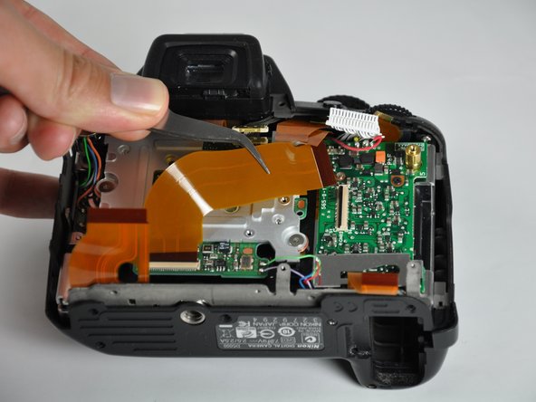 Nikon D5000 Sensor Filter Replacement: crwdns2935265:07crwdnd2935265:02crwdnd2935265:02crwdne2935265:0