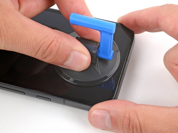 Google Pixel 8a Screen Replacement, Insert your tool under the screen: step 4, image 2 of 2