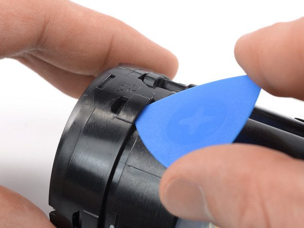 JBL Flip 5 Battery Replacement, Unclip the right passive radiator: crwdns2935265:011crwdnd2935265:02crwdnd2935265:03crwdne2935265:0