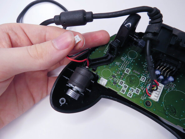 Xbox Controller S Buttons Replacement Guide, Vibration Motors: paso 4, imagen 2 de 3