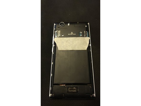 BLU Life One (2015) Teardown, Remove back sticker: crwdns2935265:03crwdnd2935265:02crwdnd2935265:03crwdne2935265:0