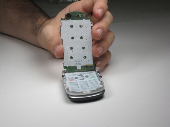 Motorola V325 Keypad Replacement: crwdns2935265:010crwdnd2935265:03crwdnd2935265:03crwdne2935265:0