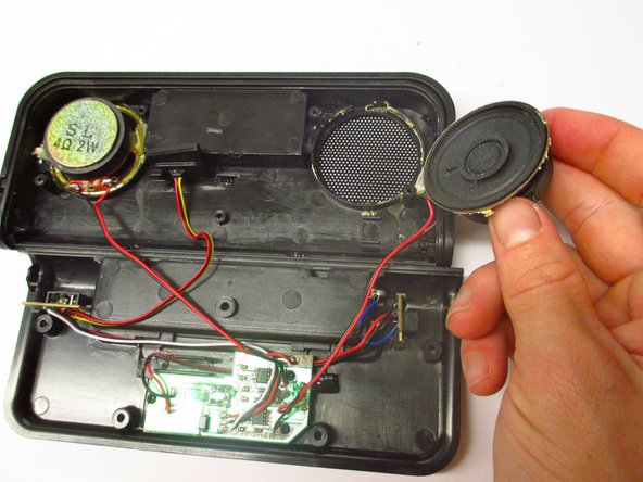 iHip Fold-up Portable Speaker Replacement, Removing Individual Speakers: crwdns2935265:06crwdnd2935265:02crwdnd2935265:03crwdne2935265:0