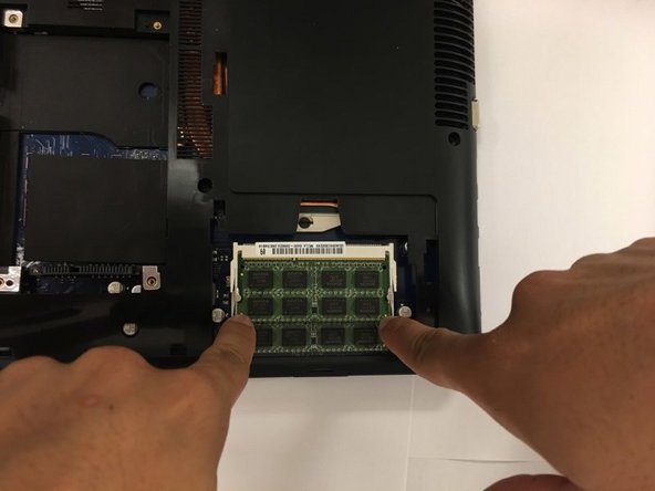 Samsung NP550P5C-T01US RAM replacement: crwdns2935265:03crwdnd2935265:02crwdnd2935265:02crwdne2935265:0