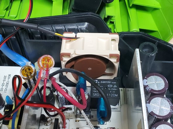 Greenworks Pro 80V Battery Charger Cooling Fan Replacement, Remove and replace the case fan: crwdns2935265:04crwdnd2935265:02crwdnd2935265:03crwdne2935265:0