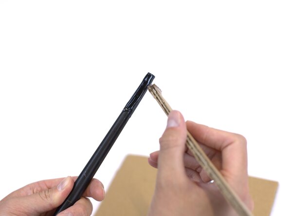 How to Replace the Tip of a Hiking Pole, Apply the glue: crwdns2935265:09crwdnd2935265:02crwdnd2935265:03crwdne2935265:0