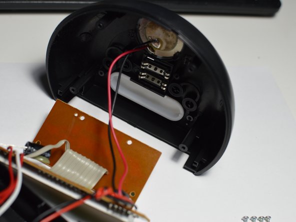 Amazon Basics Alarm Clock Teardown, Remove top PCB: crwdns2935265:03crwdnd2935265:03crwdnd2935265:03crwdne2935265:0