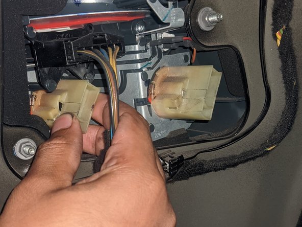 2010-2014 BMW X6 Tail Light Bulb Replacement: step 6, image 2 of 3