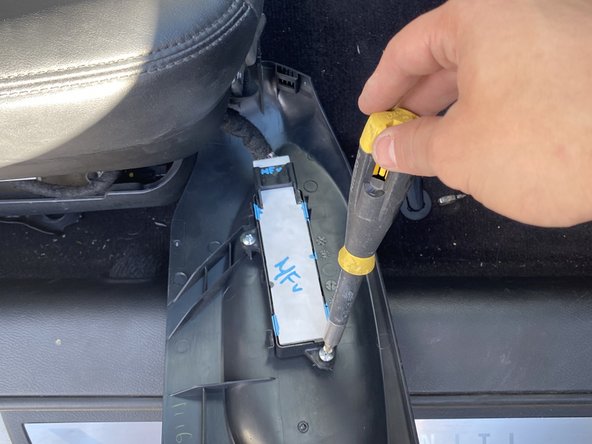 2015 Infiniti Q50 Seat Adjustment Switch Battery Replacement: crwdns2935265:07crwdnd2935265:02crwdnd2935265:03crwdne2935265:0