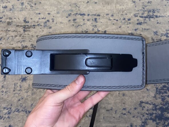 How to Fix a Loose-Fitting Lifting Belt: crwdns2935265:06crwdnd2935265:02crwdnd2935265:02crwdne2935265:0