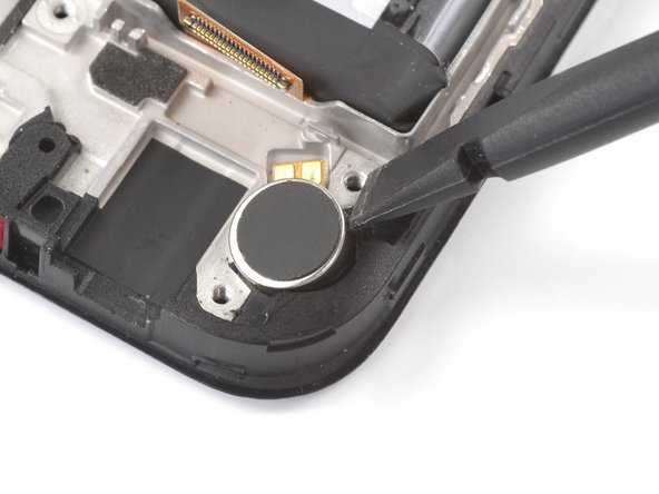Nokia G42 5G Screen Assembly Replacement, Pry up the vibration motor: crwdns2935265:024crwdnd2935265:02crwdnd2935265:03crwdne2935265:0