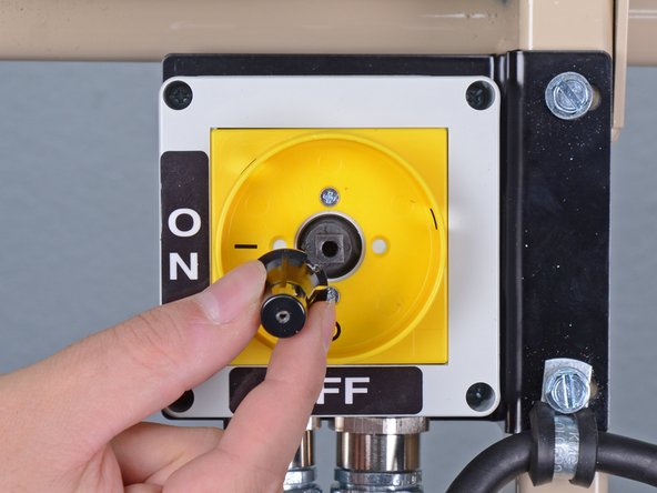 EDCO Disk Grinder 50200-HD On/Off Switch Replacement: crwdns2935265:05crwdnd2935265:02crwdnd2935265:02crwdne2935265:0