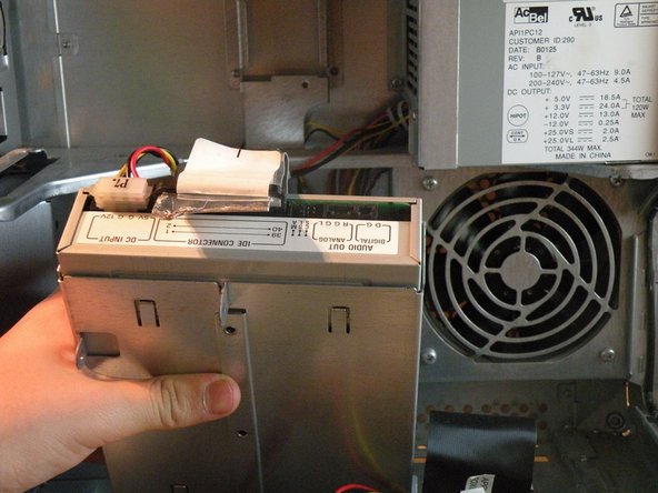 Power Mac G4 Quicksilver Teardown, Optical Drive / Zip Drive Cage: crwdns2935265:011crwdnd2935265:03crwdnd2935265:03crwdne2935265:0