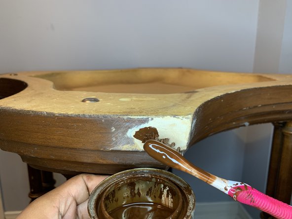 How to Fix Chipped Wood Furniture: crwdns2935265:07crwdnd2935265:02crwdnd2935265:03crwdne2935265:0