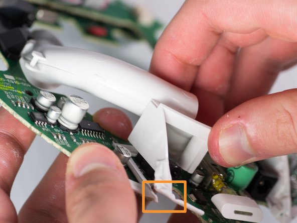 Disassembling the Circuit Board: crwdns2935265:012crwdnd2935265:03crwdnd2935265:03crwdne2935265:0