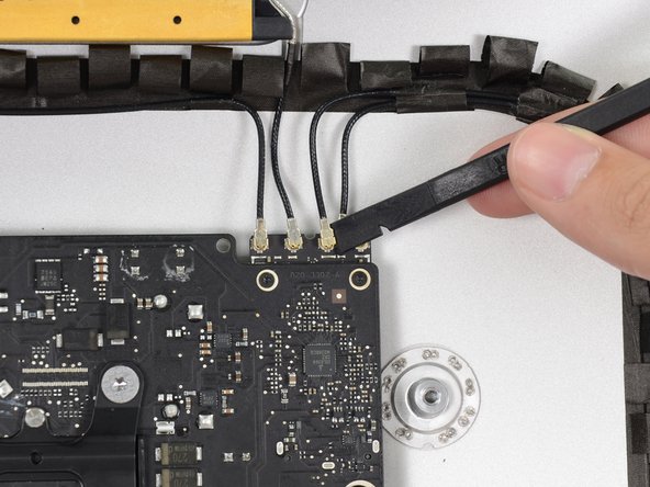 iMac Intel 21.5" EMC 2544 Logic Board Replacement: crwdns2935265:056crwdnd2935265:02crwdnd2935265:03crwdne2935265:0