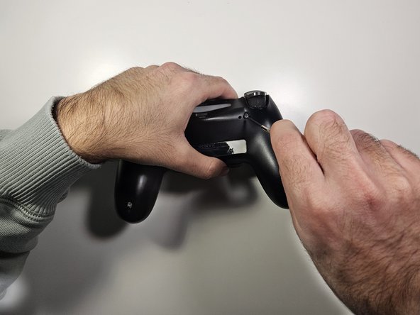 DualShock 4 CUH-ZCT2U D-pad Gasket Replacement: crwdns2935265:07crwdnd2935265:03crwdnd2935265:03crwdne2935265:0